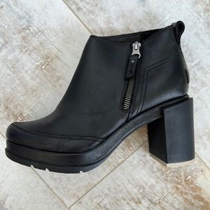Waterproof Sorel Blake Bootie size 7 in Black
